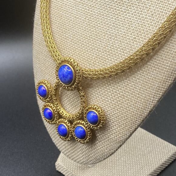 VTG Sarah Cavender Metalworks Gold Tone Mesh Blue Glass Cabochon Necklace NWT - Picture 3 of 8